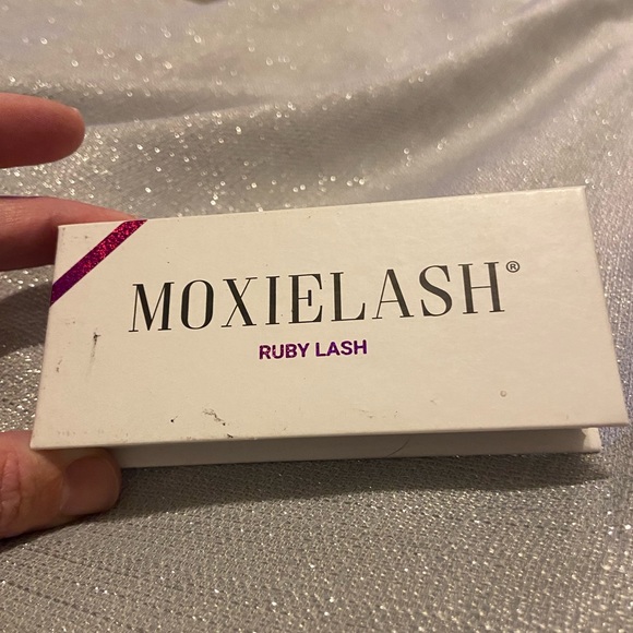 NWOT RED MOXIELASH LASHES MAGNETIC; false lashes festival ruby red silk ombré - Picture 3 of 4
